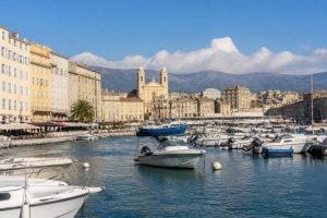 Ajaccio ou Bastia : quelle ville corse visiter en premier