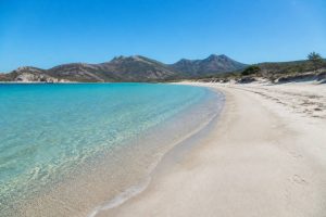 accès plage saleccia : comment rejoindre ce paradis du désert des agriates